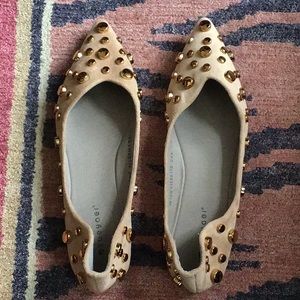 Neutral studded flats